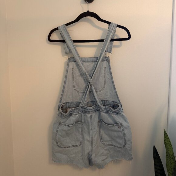 American Eagle | Hi-Rise Tomgirl Shortall Overalls | Women’s Medium | Light Wash - Picture 2 of 5